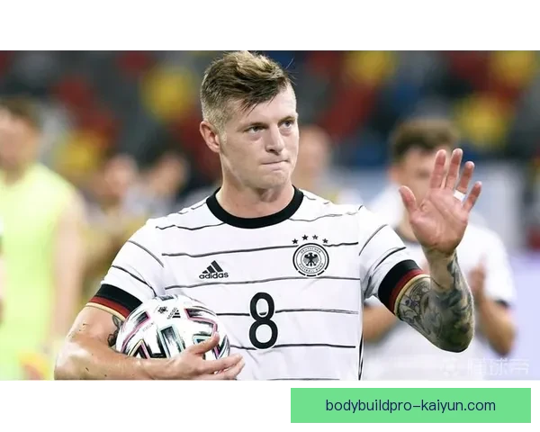 克罗斯中场价值持续提升，竞技状态备受关注