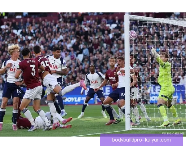 英超卢顿对阵阿森纳的比赛中，阿森纳表现稳健值得关注